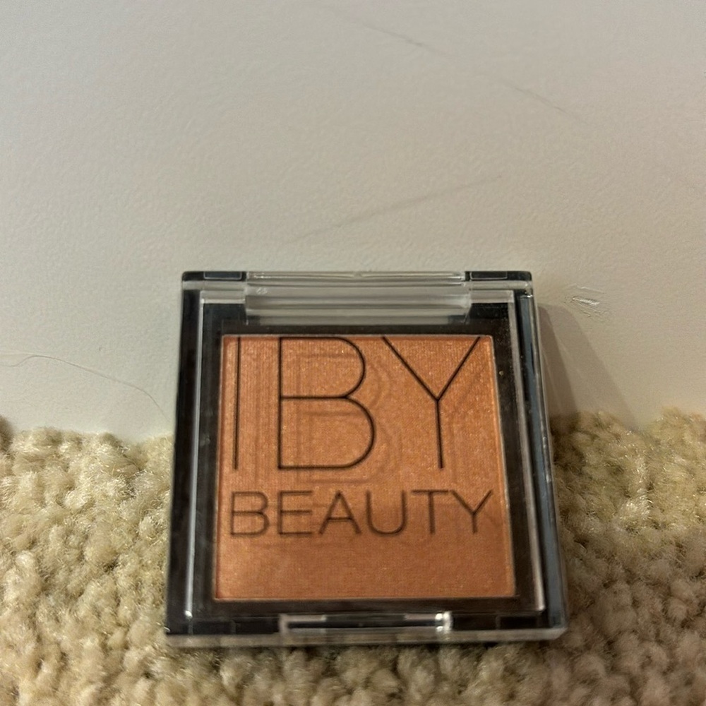 IBY Beauty Bubbly Hilighter